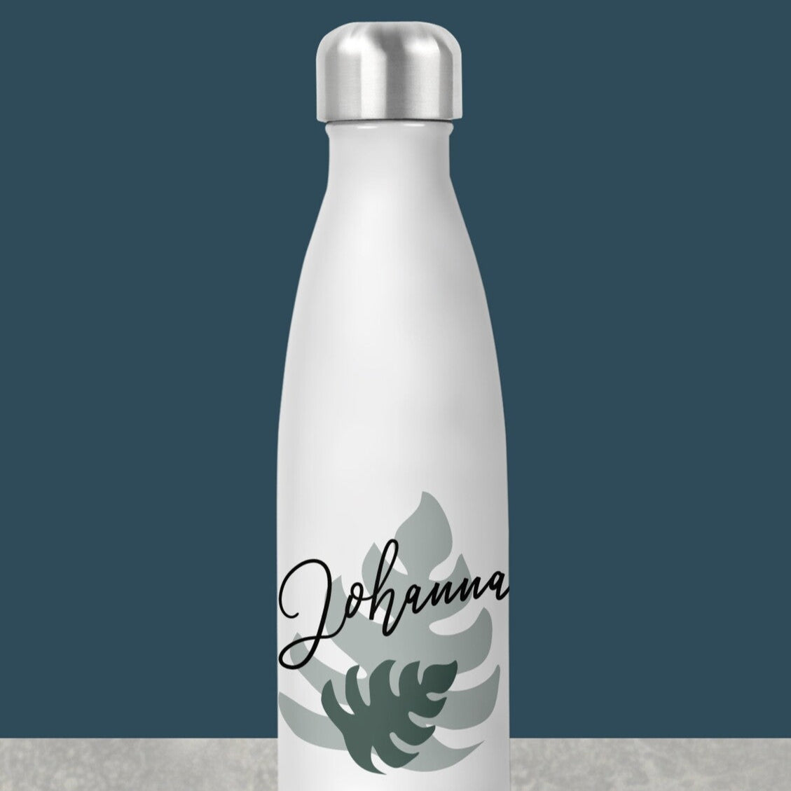 Personalised Water Bottle with Name & Leaf Design from Happy Look | South Africa – Stylish water bottle with a tropical leaf motif and custom name. Ideal for gym lovers, work, or travel. Customisable with names. A thoughtful gift that brings joy and lasting memories. Shop now!