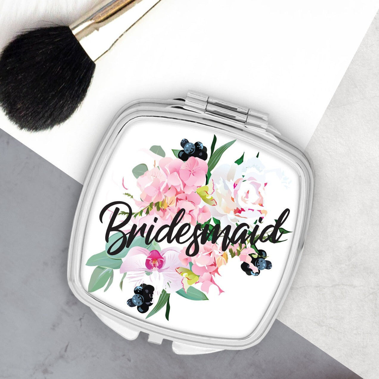 Personalised Pocket Mirror from Happy Look | South Africa β Beautifully decorated with flowers and the title "Bridesmaid." Perfect for bridal parties and customisable with names. A thoughtful gift that brings joy and lasting memories. Shop now!