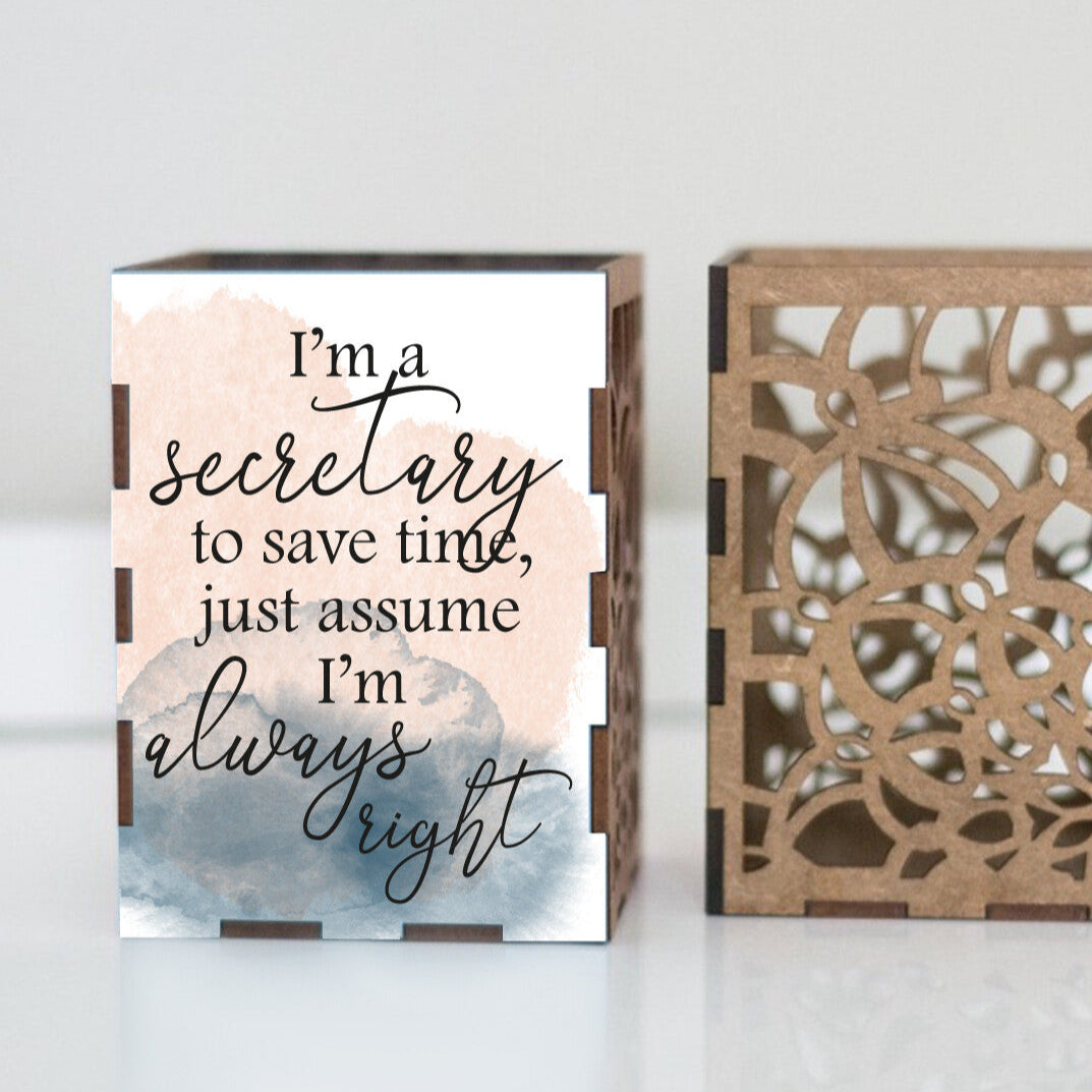 Personalised “I’m a Secretary to Save Time, Just Assume I’m Always Right” Pen Holder from Happy Look | South Africa – A witty desk companion. Perfect for office humor and customisable with personal names. A thoughtful gift that brings joy and lasting memories. Shop now!