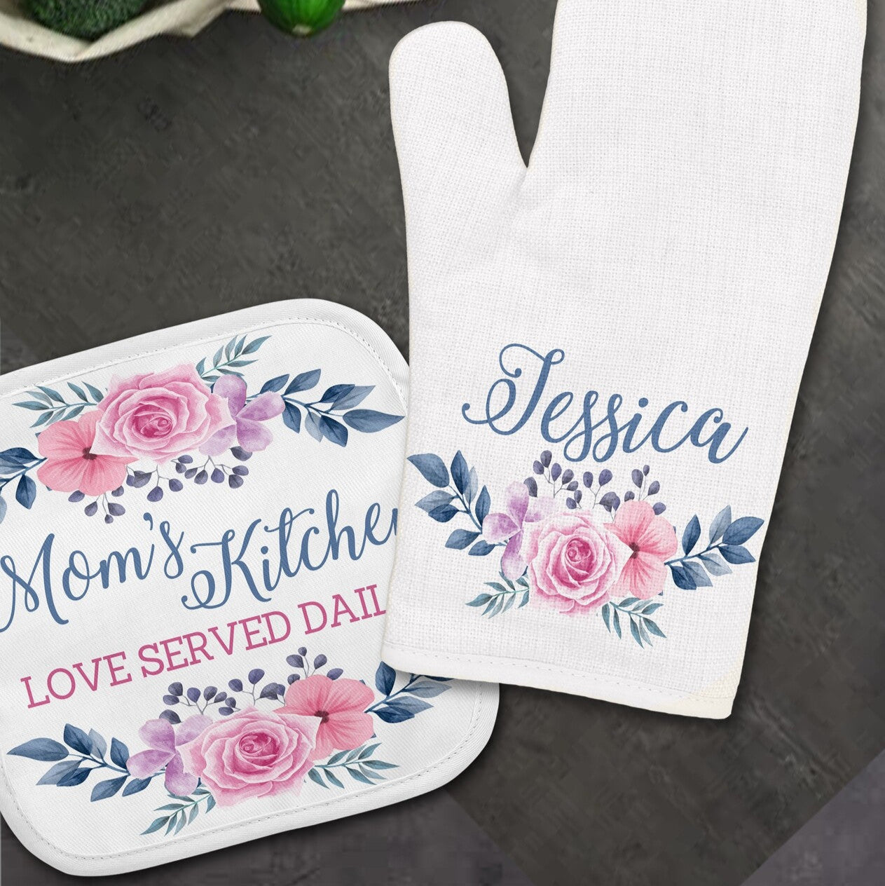 Personalised Oven Mitt and Pot Holder Set from Happy Look | South Africa – Featuring a chic design with floral accents and personalisation for names. Perfect for Family Gatherings and suitable for any kitchen. A thoughtful gift that brings joy and lasting memories. Shop now!