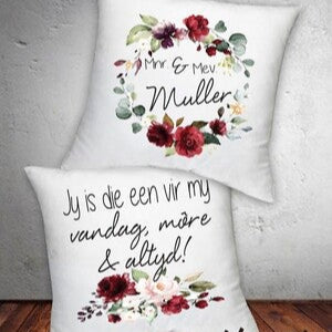 Personalised Romantic Quote Cushion from Happy Look | South Africa – Elegant cushion with deep red floral wreath and romantic message in Afrikaans. Ideal for Valentine's Day, weddings, or anniversaries. Customisable with names and special dates. A thoughtful gift that brings joy and lasting memories. Shop now!