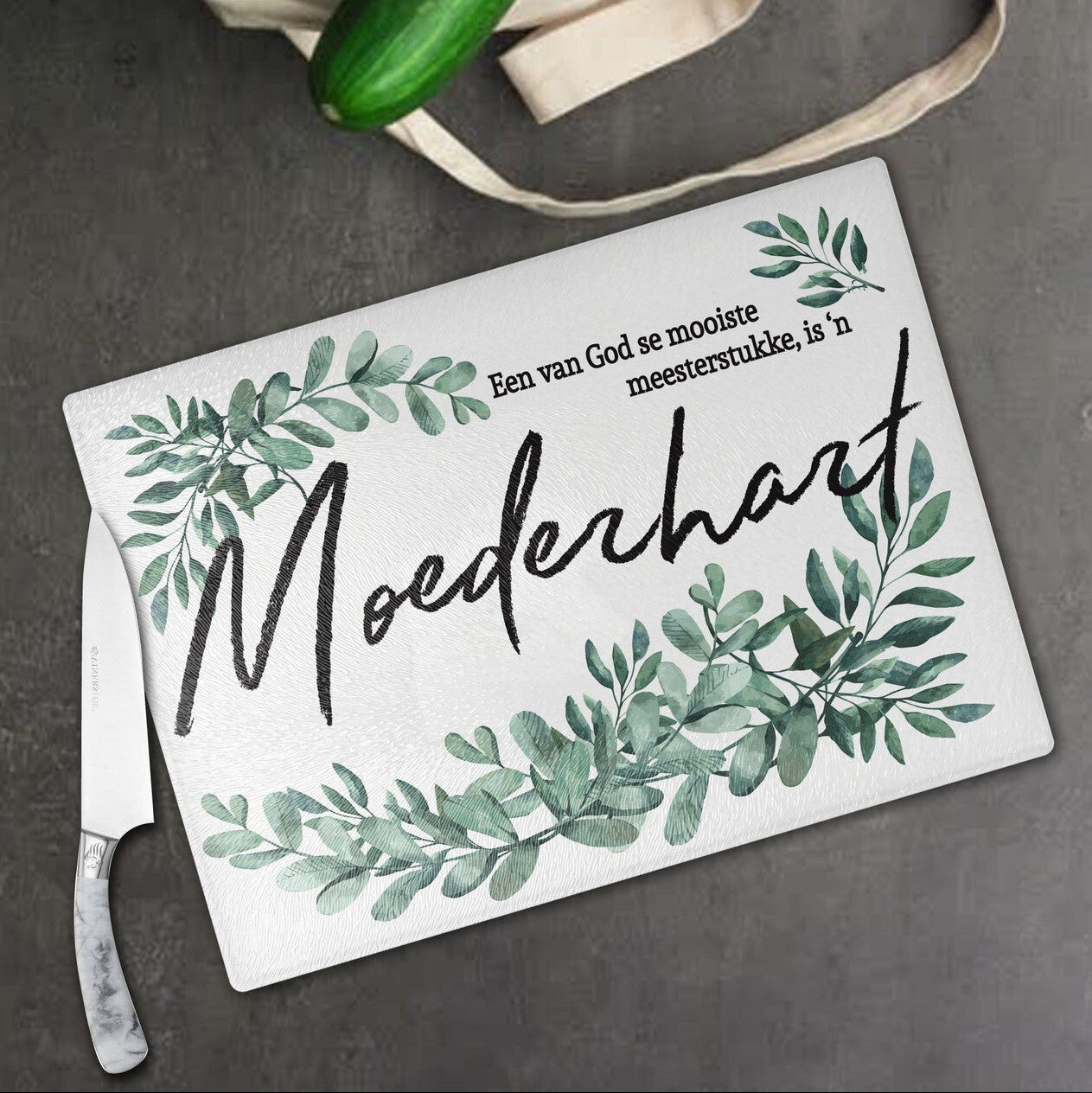 Personalised Glass Chopping Board from Happy Look | South Africa – Stylish glass chopping board for Mom featuring an elegant green leaf design along the edges and a beautiful inspirational quote. Perfect for Mother’s Day, birthdays, or special occasions and customisable with a heartfelt message. A thoughtful gift that brings joy and lasting memories. Shop now!