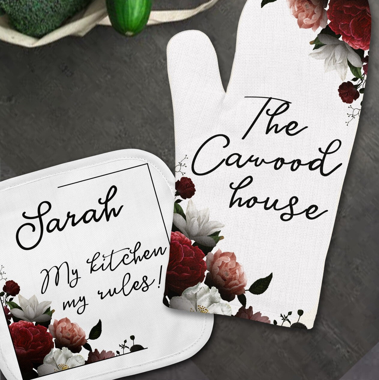 Personalised Oven Mitt and Pot Holder Set from Happy Look | South Africa – Decorated with a floral design and inspirational quotes. Perfect for birthdays and customisable with personal messages. A thoughtful gift that brings joy and lasting memories. Shop now!