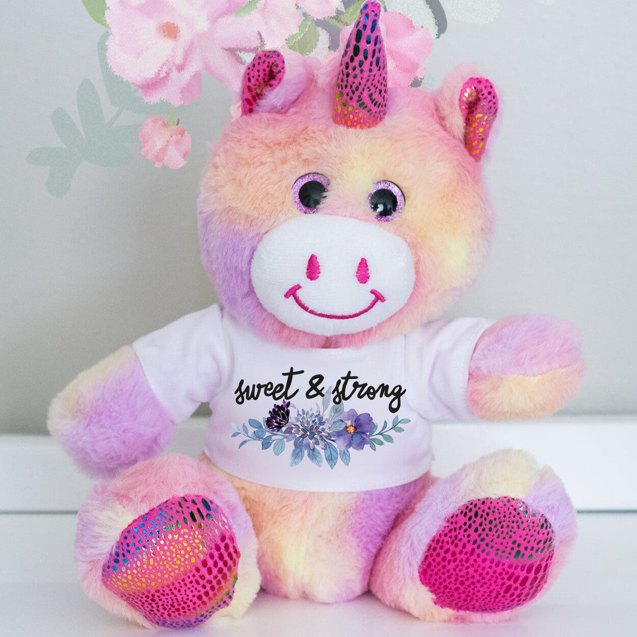 Personalised Unicorn Teddy from Happy Look | South Africa – Includes a t-shirt with "sweet & strong".
Perfect for birthdays and special occasions and customisable with a name or personalisation. A thoughtful gift that brings joy and lasting memories. Shop now!