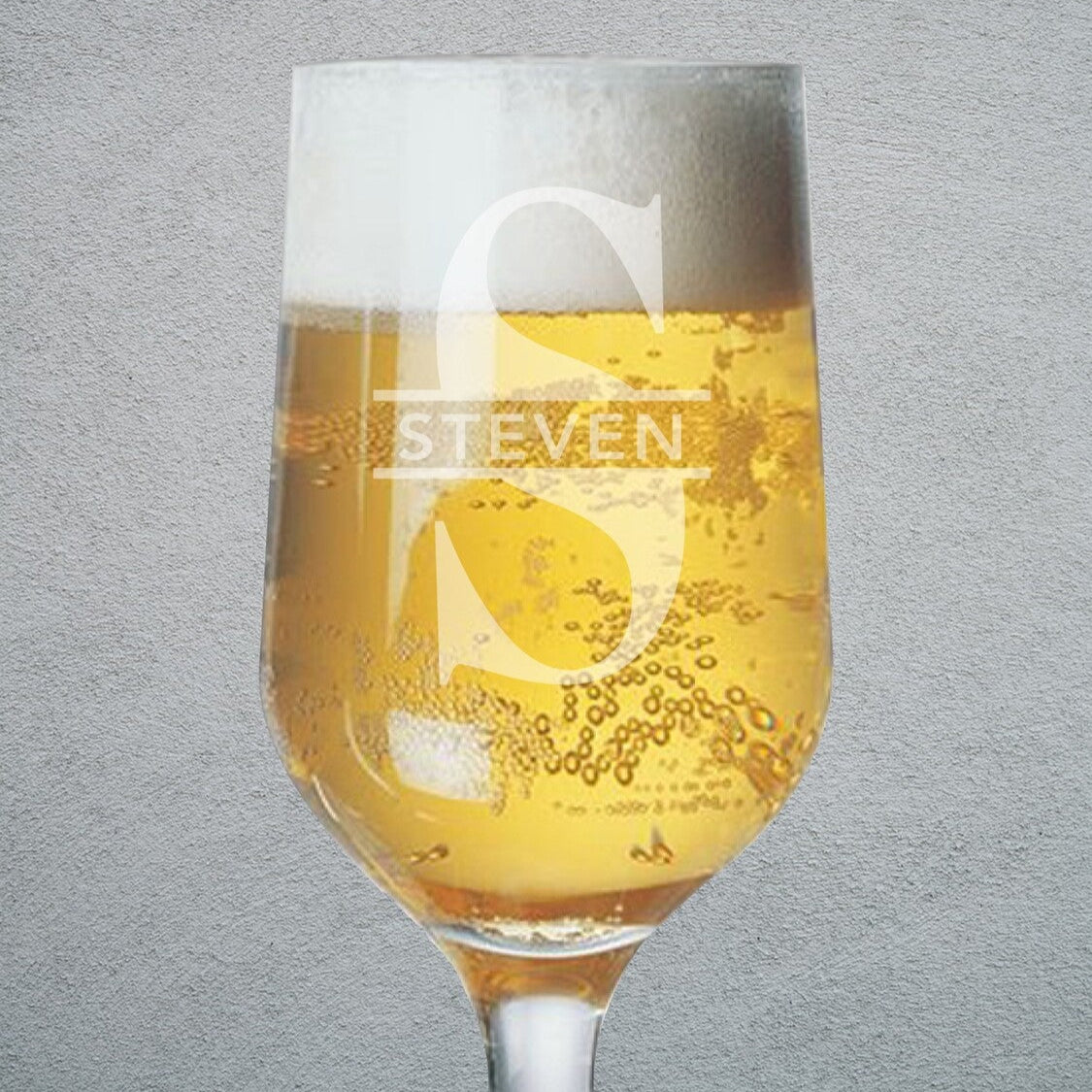  Personalised Beer Glass from Happy Look | South Africa – Features an engraved design with the letter "S" and the name "STEVEN". Perfect for celebrations and customisable with individual names. A thoughtful gift that brings joy and lasting memories. Shop now!