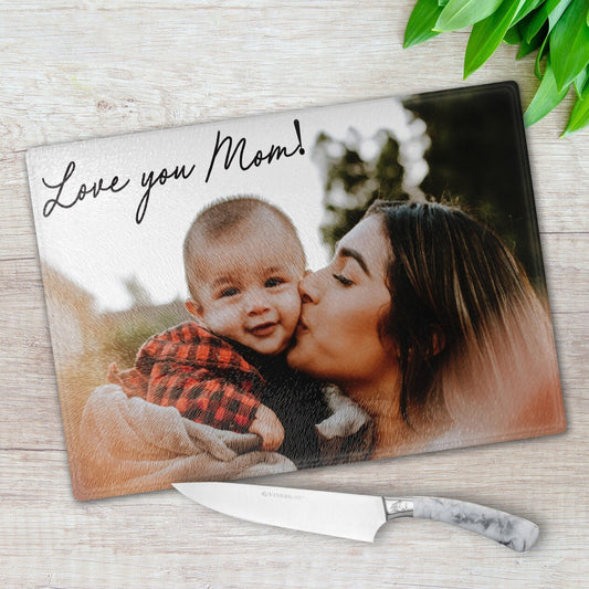 Personalised Glass Cutting Board from Happy Look | South Africa – Elegant cutting board featuring a personal photo and a heartfelt message: "Love you Mom" Perfect for Mother’s Day, birthdays, or special occasions and customisable with a photo and personal message. A thoughtful gift that brings joy and lasting memories. Shop now!