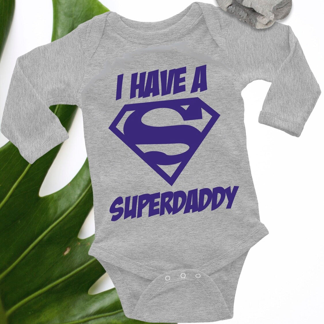 Personalised Baby Onesie from Happy Look | South Africa – Boldly printed with "I HAVE A SUPERDADDY." Perfect for Father's Day celebrations and not customisable. A thoughtful gift that brings joy and lasting memories. Shop now!