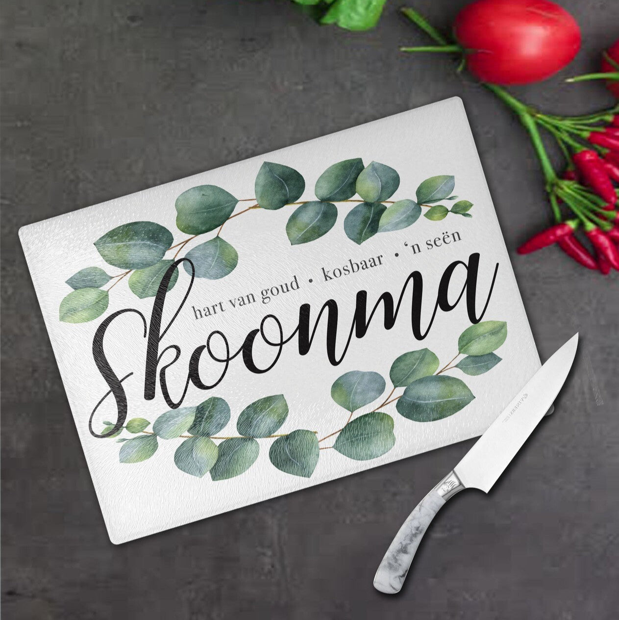 Personalised Glass Chopping Board from Happy Look | South Africa – Elegant glass chopping board for Mom with a vibrant green leafy design and empowering words. "Skoonma" is beautifully displayed in bold cursive at the center. Perfect for Mother’s Day, birthdays, or special occasions and customisable with a heartfelt message. A thoughtful gift that brings joy and lasting memories. Shop now!